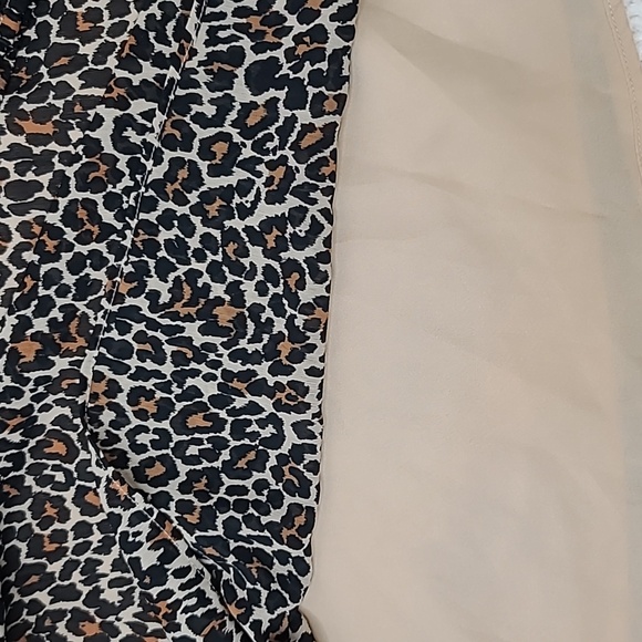 J Crew Long Sleeve Leopard Smocked Neck Shirt in Brown/Black - NWT - Picture 15 of 17